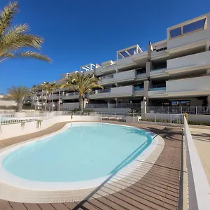 Stunning - Walking Distance To The Beach And Town - Pool Open Apartment